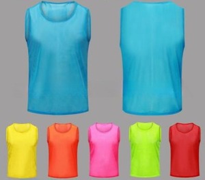 Chaleco de Entrenamiento de Fútbol - Chalecos Deportivos Transpirables de Malla con Números para Adultos y Jóvenes, Diseño sin Cordones para Prácticas de Fútbol - Product Image 2