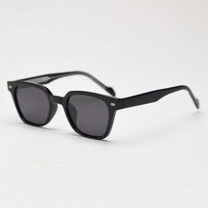 Gafas de Sol Cuadradas Polarizadas TR90 UV400 con Marco Pequeño, Retro, de Moda, con Logotipo Personalizado 2025, para Hombre y Mujer - Product Image 1