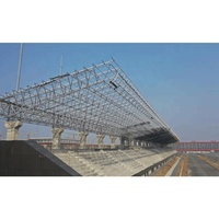 Bâtiment préfabriqué à structure en acier pour l'extérieur, usage industriel et commercial, toiture en métal avec cour intérieure pour les sports