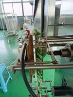 Machine de remplissage et de scellage automatique électrique pour liquides, huiles et jus, avec contrôle PLC, pour sachets et sacs en plastique