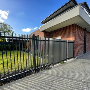 Clôture extérieure personnalisée de haute qualité Panneaux ornementaux de jardin en métal européen <span class=keywords><strong>pour</strong></span> villas Porte principale Treillis haute résistance - Product Image 5