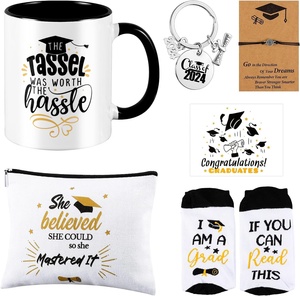 2024 regalos de graduación idea Juego de regalos para estudiantes con vela perfumada Taza de café Calcetines Regalo de graduación para ella BAJA MOQ - Product Image 1