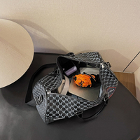 Sac de voyage en PU avec logo personnalisé, fabriqué directement en usine, avec monogramme M, fermeture éclair double sens et grande capacité pour la salle de sport, les voyages d'une nuit