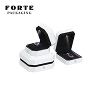 FORTE Vitrine à bijoux LED blanche tendance en promotion, prix direct usine, nouveau style, logo personnalisé pour l'affichage en magasin