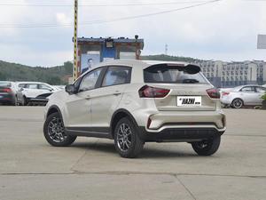 Livan X3 PRO FWD SUV 2024, essence/essence, transmission manuelle, couleur foncée, jantes R16, turbo, sièges en cuir et tissu, caméra arrière métallique gauche, climatisation automatique - Product Image 5