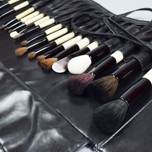 Brosse à cheveux douce avec manche en bois, brosse à contour ondulé pour le visage, brosse à biseau latéral, outil de beauté pour débutants - Product Image 4