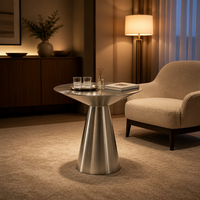 Table d'appoint conique en métal brossé argenté, table basse de luxe moderne pour hôtel, villa, salon