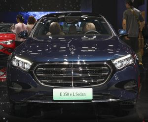 Usato <span class=keywords><strong>Mercedes</strong></span> Benzs <span class=keywords><strong>E</strong></span> <span class=keywords><strong>Class</strong></span> PHEV E350 <span class=keywords><strong>E</strong></span> L auto ibride Plug-in berlina nuovo veicolo energetico in cina - Product Image 1