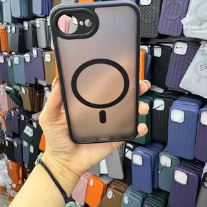 Funda Protectora para Teléfono 16 Pro Max, Delgada, Anti-Amarillamiento, Resistente a Golpes, con Borde Suave, Carga Inalámbrica Magnética, Electrochapada en TPU y PC - Product Image 2