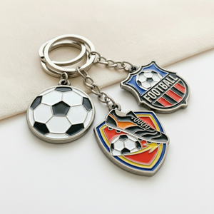Llavero de Metal Decorativo Personalizado con Esmalte Brillante, Recuerdo de Partido de Fútbol, Accesorio Deportivo - Product Image 1