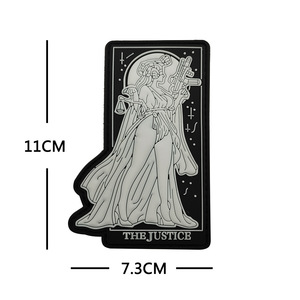 Patch in PVC Ecologico Termoadesivo con Effetto Fluorescente 3D in Rilievo della Dea della Giustizia per Cappelli - Product Image 4
