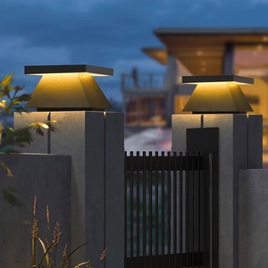 Lampe de poteau solaire étanche pour extérieur, idéale pour portail de villa, jardin ou clôture - Product Image 2