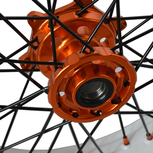 Jantes Supermotard personnalisées avec jante blanche, moyeu orange et rayons noirs EXC 125 250 450 pour KTM - Product Image 5