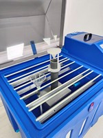 Chambre d'essai de pulvérisation de sel industrielle 135L avec contrôle de température pour test de corrosion en laboratoire, idéale pour les revêtements, la placage et l'industrie automobile.