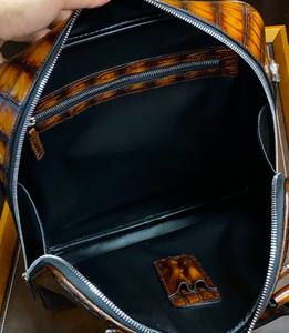 หนังจระเข้น้ำมันแท้ 100% กันน้ำ พกพาสะดวก แฟชั่นวินเทจ เปิดปิดง่าย หรูหรา นุ่มสบาย ความจุเยอะ สำหรับผู้หญิงและผู้ชาย - Product Image 3