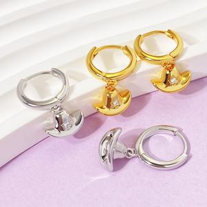 Boucles d'oreilles tendance en gros pour femmes, plaquées or 18 carats, bijoux style chapeau de cowboy, boucles d'oreilles Huggies - Product Image 5