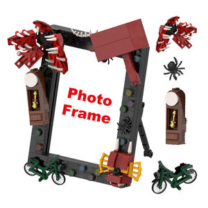 Set di Blocchi da Costruzione 'The Stranger' Cornice Fotografica Capovolta 270 Pezzi in PVC Decorazione Giocattolo Funzionale - Product Image 1