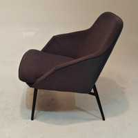 Fauteuil d'appoint rembourré en velours, structure intérieure en bois de pin, pieds en acier au carbone avec revêtement en poudre noire