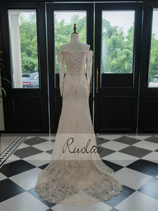 Ruolai QW02202 guaina con maniche a spalla con paillettes <span class=keywords><strong>in</strong></span> <span class=keywords><strong>pizzo</strong></span> oro Champagne abito <span class=keywords><strong>da</strong></span> sposa con fiocco staccabile - Product Image 2