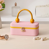 Boîte à bijoux avec poignée, organiseur de rangement pour bijoux avec support pour colliers et plateau pour boucles d'oreilles, idéal pour les voyages, les cadeaux et la vente au détail