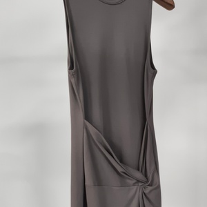 Abito da sera da donna OEM personalizzato di alta qualità, stile europeo, con volant a cascata, drappeggiato, in raso a pois, lungo fino al pavimento, in acetato, con spalline sottili - Product Image 2