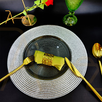Assiette à dîner de table de luxe 13 pouces décoration de fête événement en gros assiettes de chargeur de mariage en verre clair à bord doré