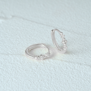 Aretes de Aro Pequeños Minimalistas CANNER Dainty S925 de Plata de Ley con Incrustaciones de Circonita, Nuevos Aretes de Aro Modernos para Mujer - Product Image 2