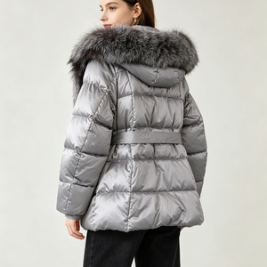 Nuovo <span class=keywords><strong>Cappotto</strong></span> in <span class=keywords><strong>Pelliccia</strong></span> di Procione Tyan con Grande Colletto, <span class=keywords><strong>Grigio</strong></span>, Imbottito in Piuma, Lunghezza Media, Vestibilità Ampia, Alta Qualità - Product Image 4