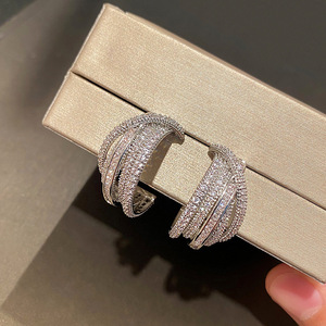 Orecchini a Perno con Linee Incrociate Stratificate per Donne, Design Geometrico, Accessori per Orecchie alla Moda per Uso Quotidiano - Product Image 1