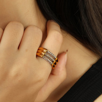 Usine Cheveux Raides Trois Couches Incrusté Strass Conception Titane Acier Plaqué Or 18K Bague Femme Marque OEM