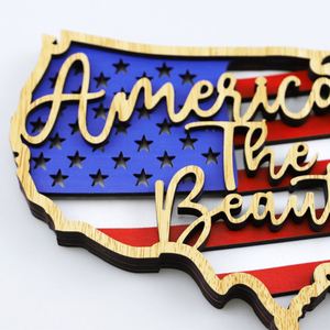 Panneau en bois patriotique de la carte des États-Unis, décoration sur le thème du drapeau américain, ornement rustique pour la maison, pour table, salon et bureau - Product Image 1