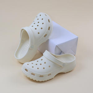 Zuecos Crocs Rosas para Mujer, Tallas 35-40, Antideslizantes, Suela Suave de EVA, Estilo Playa, con Plataforma - Product Image 4