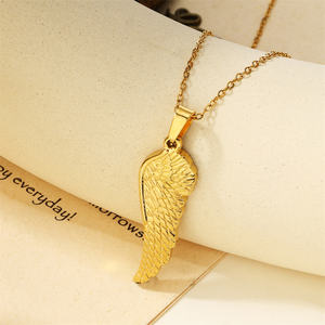 Nuevo Collar con Colgante de Acero Inoxidable con Diseño de Amor, Chapado en Oro de 18K Resistente al Agua, con Forma de Corazón Hueco, Alas de Ángel y Rosa - Product Image 5