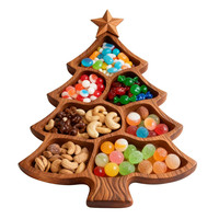 Houten charcuterieplank met meerdere compartimenten voor kerst, voor desserts, fruit, vlees en snacks
