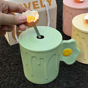 Ensemble de tasses à café en céramique créatives et mignonnes en forme d'œuf, design œuf frit et œuf brisé, jaune, vert et rose, avec couvercle et cuillère, pour la maison et les cadeaux - Product Image 5