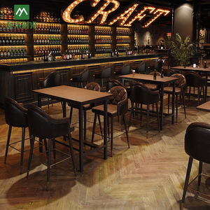 طاولات وكراسي بار بإطار معدني بأسلوب صناعي عتيق مناسبة للمقاهي والحانات، تشمل كراسي عالية. - Product Image 4