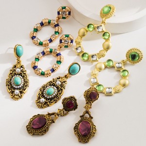 4 Stili Vintage di Orecchini Pendenti Barocchi con Perle Placcati Oro per Donne, Orecchini Geometrici in Acrilico per Feste - Product Image 1