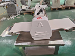 Fournisseur d'usine de laminoirs à pâte <span class=keywords><strong>Rondo</strong></span>, <span class=keywords><strong>laminoir</strong></span> à pâte de table compact / Rouleau à pâte pour pâtisserie - Product Image 3