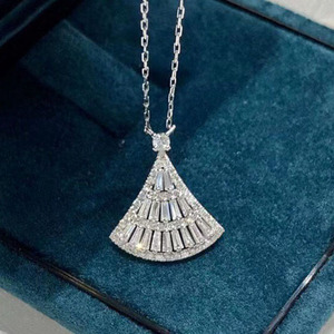 Collana con Ciondolo a Forma di Ventaglio per Donne, Elegante Catena da Collo per Serate alla Moda - Product Image 1