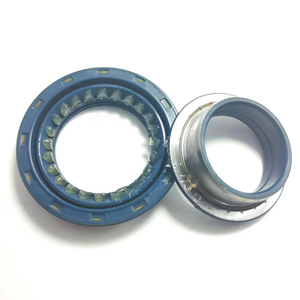 TCN TCV AQ1724 OlL SEAL Guía de rodillos/Sello del eje delantero Kubota Cosechadora/Tractor DC60 34150-11150 Sello de aceite de esqueleto - Product Image 1