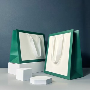 <span class=keywords><strong>Gigo</strong></span> Groothandel Custom Luxe Shopping Boutique Craft Cadeau Dragen Kleding Schoenen Verpakking Papieren Zakken Met Uw Eigen Logo - Product Image 3