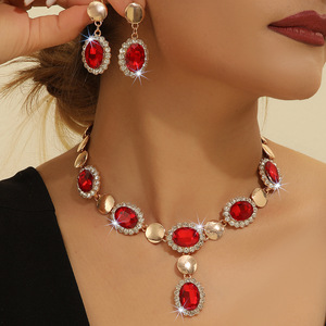 Ensemble collier et boucles d'oreilles en alliage de zinc doré et cristal rouge, style luxe léger, pour femme, nouvelle mode été, tendance européenne et américaine - Product Image 1