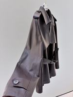 Manteau long en cuir de mouton premium pour femme, ceinturé, simple boutonnage, imperméable et doux, idéal pour la ville et la conduite.