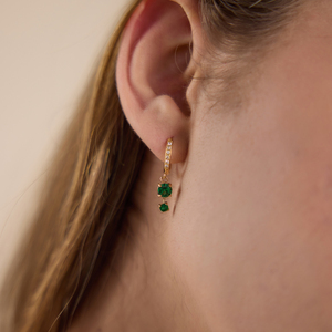 Pendientes de Aro J&D Jewelry de Acero Inoxidable Chapado en Oro de 18K con Cristal Verde Esmeralda y Borlas de Circonia Brillante - Product Image 2
