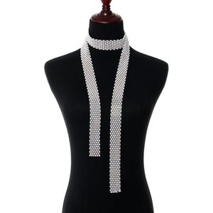 Collier rétro européen américain pour femmes chaîne de clavicule noire à plusieurs rangs de strass brillants exagérés - Product Image 3