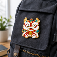 En gros, Broche en émail souple, motif Danse du lion chinois, Lion chanceux qui cligne du œil, plaquée or, pour sac, cadeau, ou comme épinglette personnalisée