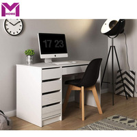 Bureau d'ordinateur en bois moderne et simple avec tiroirs