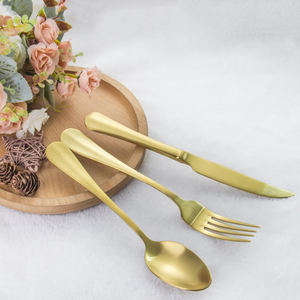 Prix de gros d'usine <span class=keywords><strong>couteau</strong></span> multi-outils <span class=keywords><strong>fourchette</strong></span> et <span class=keywords><strong>cuillère</strong></span> couverts de mariage de qualité supérieure vaisselle en or - Product Image 6