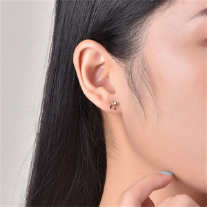 Magnifiques mini boucles d'oreilles clous papillon en argent S925, brillantes, pour usage quotidien - Product Image 2