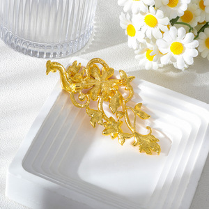 Broche de Animales Pequeños, Estilo Europeo y Americano, con Incrustaciones de Diamantes, Flores Frescas y Aves, Elegante y Moderno - Product Image 4